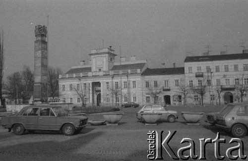 1984, Łowicz, Polska.
Ratusz na Starym Rynku.
Fot. Romuald Broniarek, zbiory Ośrodka KARTA