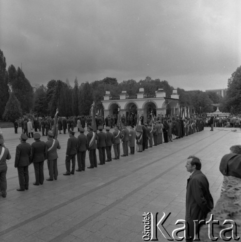 1984, Warszawa, Polska.
Uroczystość przed Grobem Nieznanego Żołnierza.
Fot. Romuald Broniarek, zbiory Ośrodka KARTA