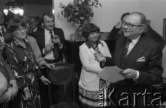 1985, Polska.
60-lecie dziennikarza Zygmunta Broniarka (z prawej).
Fot. Romuald Broniarek, zbiory Ośrodka KARTA