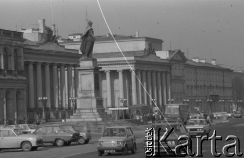 1986, Warszawa, Polska.
Pomnik Feliksa Dzierżyńskiego na placu Feliksa Dzierżyńskiego.
Fot. Romuald Broniarek, zbiory ośrodka KARTA