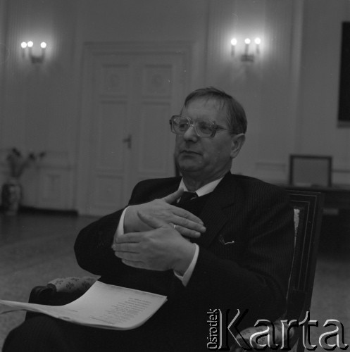 1987, Warszawa, Polska.
Aleksander Krawczuk - minister kultury i sztuki.
Fot. Romuald Broniarek, zbiory Ośrodka KARTA
