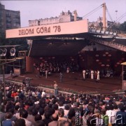 1978, Zielona Góra, Polska.
Widok na scenę główną Festiwalu Piosenki Radzieckiej.
fot. Romuald Broniarek, zbiory Ośrodka KARTA.