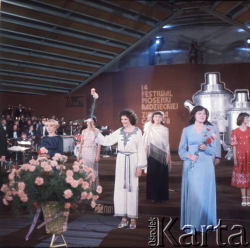 1978, Zielona Góra, Polska.
Laureaci XIV Festiwalu Piosenki Radzieckiej na scenie.
Fot. Romuald Broniarek, zbiory Ośrodka KARTA.