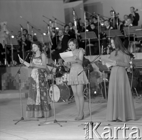 Czerwiec 1976, Zielona Góra, Polska.
Zespół wokalny w czasie występu na XII Festiwalu Piosenki Radzieckiej.
Fot. Romuald Broniarek, zbiory Ośrodka KARTA