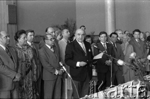 11-12.06.1977, Zielona Góra, Polska.
XIII Festiwal Piosenki Radzieckiej. W środku w ciemnym garniturze przemawia Aleksander Bardini. 1. z lewej Jan Szydlak, przewodniczący Towarzystwa Przyjaźni Polsko-Radzieckiej.
Fot. Romuald Broniarek, zbiory Ośrodka KARTA
