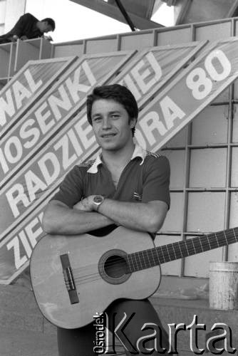 Czerwiec 1980, Zielona Góra, Polska.
Uczestnik XVI Festiwalu Piosenki Radzieckiej. 
Fot. Romuald Broniarek, zbiory Ośrodka KARTA