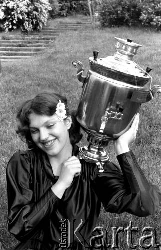 Czerwiec 1980, Zielona Góra, Polska.
Laureatka XVI Festiwalu Piosenki Radzieckiej w Zielonej Górze z nagrodą.
Fot. Romuald Broniarek, zbiory Ośrodka KARTA