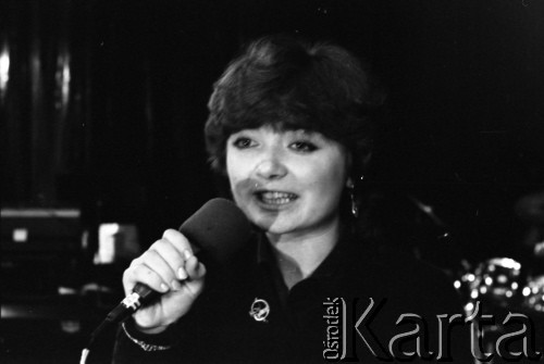 Kwiecień 1983, Tarnów, Polska.
Występ podczas eliminacji do XIX Festiwalu Piosenki Radzieckiej.
Fot. Romuald Broniarek, zbiory Ośrodka KARTA