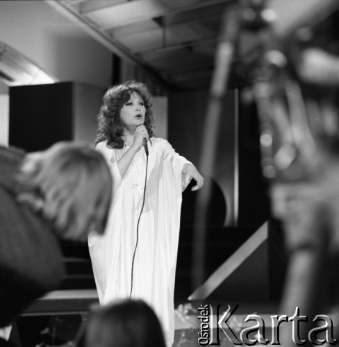 Czerwiec 1983, Zielona Góra, Polska.
XIX Festiwal Piosenki Radzieckiej. Występ gwiazdy wieczoru - Ałły Pugaczowej. 
Fot. Romuald Broniarek, zbiory Ośrodka KARTA