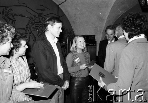 Czerwiec 1984, Zielona Góra, Polska.
XX Festiwal Piosenki Radzieckiej. Uroczystość wręczenia odznaczeń i dyplomów.
Fot. Romuald Broniarek, zbiory Ośrodka KARTA