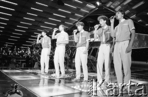 Czerwiec 1985, Zielona Góra, Polska.
Występ zespołu XXI Festiwalu Piosenki Radzieckiej. 
Fot. Romuald Broniarek, zbiory Ośrodka KARTA