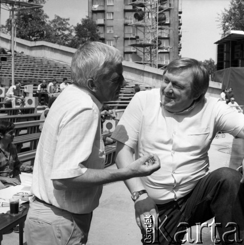 Czerwiec 1986, Zielona Góra, Polska.
XXII Festiwal Piosenki Radzieckiej. Z prawej dyrygent Gerard Nowak.
Fot. Romuald Broniarek, zbiory Ośrodka KARTA