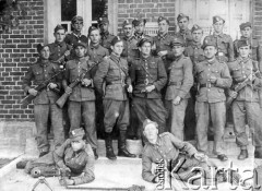 1945-1946, brak miejsca, Polska.
Grupa żołnierzy, podpis pod zdjęciem: 