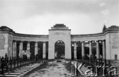 1941-44, Lwów, Polska.
Cmentarz Orląt Lwowskich.
Fot. NN, zbiory Ośrodka Karta, udostępnił Jerzy Patan.