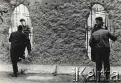 Listopad 1989, Berlin, Niemcy.
Upadek Muru Berlińskiego, przejścia w murze.
Fot. Jerzy Patan, zbiory Ośrodka KARTA, przekazał Jerzy Patan.

