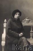 1916, Czernihów, Rosja.
 M. Kordowska, portret. Podpis na odwrocie: 