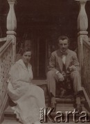 1914 - 1918, Rosja.
 Edward Rettinger - pełnomocnik okręgowy Centralnego Komitetu Obywatelskiego, z żoną Wandą z domu Jasińską.
 Fot. NN, zbiory Ośrodka KARTA, udostępniła: Halina Żero.
   

