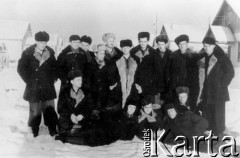 20.11.1955, Kołyma, ZSRR.
Więźniowie sowieckich łagrów, czwarty od lewej stoi Jan Michaluk.
Fot. NN, zbiory Ośrodka KARTA, udostępnił Jan Michaluk.


