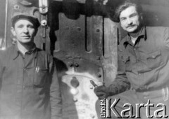 1953, Kanion, Kołyma, ZSRR.
Więźniowie łagru zatrudnieni w kopalni kobaltu, z lewej stoi Stanisław Michaluk.
Fot. NN, zbiory Ośrodka KARTA, udostępnił Jan Michaluk.


