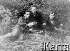 1955, Czałbania, Kołyma, ZSRR.
Więźniowie pracujący w odkrywkowej kopalni złota, od lewej: Jan Michaluk, Józef Sienkiewicz, Bolesław Pieckiel.
Fot. NN, zbiory Ośrodka KARTA, udostępnił Jan Michaluk.


