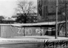 1982-83, Kraków, Polska.
Stan wojenny - napisy na murach. Na zdjęciu napis: 