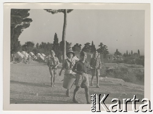 14.08.1943, Teheran, Iran.
Obóz harcerski w Obozie Cywilnym nr 3.
Fot. Zygmunt Klemensiewicz, kolekcja Anny Skoczylas, zbiory Fundacji Ośrodka KARTA