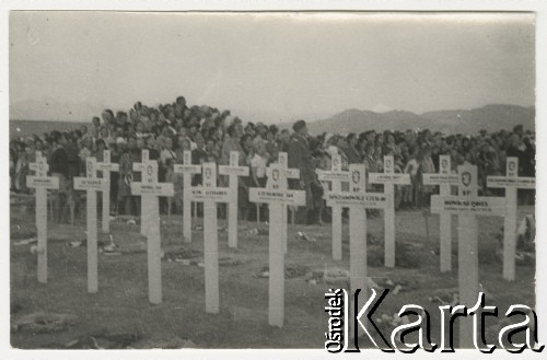 01.11.1942, Teheran, Iran.
Msza polowa na polskim cmentarzu w Zaduszki.
Fot. Zygmunt Klemensiewicz, kolekcja Anny Skoczylas, zbiory Fundacji Ośrodka KARTA