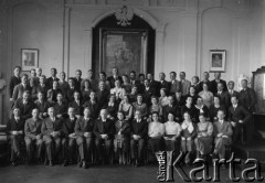 1931-1935, Wilno, Wileńskie woj., Polska.
Konferencja okręgowa nauczycieli wychowania fizycznego, w drugim rzędzie siódma od lewej stoi Aldona Jackiewicz.
Fot. NN, zbiory Ośrodka KARTA, udostępniła Aldona Nikoniuk.

