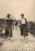 1935-1936, Tatry, Polska.
Aldona Jackiewicz i Janina Łuczyńska na wycieczce w Tatrach.
Fot. NN, zbiory Ośrodka KARTA, udostępniła Aldona Nikoniuk.


