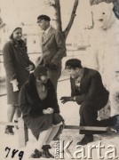 1930, Krynica, Polska.
Studenci Centralnego Instytutu Wychowania Fizycznego, z lewej stoi Jadwiga Pławska-Janicka.
Fot. NN, zbiory Ośrodka KARTA, udostępniła Aldona Nikoniuk.

