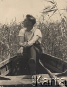 1947-1949, Giżycko, Polska.
W łódce siedzi Antoni Wojciechowicz, uczeń Liceum Padagogicznego w Giżycku.
Fot. NN, zbiory Ośrodka KARTA, udostępniła Aldona Nikoniuk.

