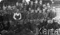 1942, Pimnigory, ZSRR.
Dzieci z Domu Dziecka w Pimnigorach.
Fot. NN, zbiory Ośrodka KARTA, udostępnił J. Rzodeczko