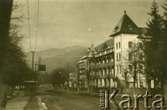 1939-1941, Rumunia.
Fragment miasteczka, w tle góry.
Fot. Zbigniew Suchodolski, zbiory Ośrodka KARTA