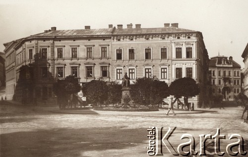 1900-1914, Lwów, Austro-Węgry.
 Pomnik Aleksandra Fredro.
 Fot. NN, zbiory Ośrodka KARTA, udostępnił Jurij Karpenczuk
   
