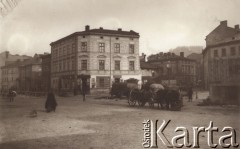1900-1914, Lwów, Austro-Węgry.
 Kamienica przy placu Zbożowym, w której mieściła się restauracja i piwiarnia.
 Fot. NN., zbiory Ośrodka KARTA
   
