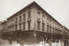 1900-1914, Lwów, Austro-Węgry.
 Ulica Halicka, napisy w oknach sklepu: 
