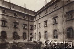 1900-1914 (?), Lwów, Austro-Węgry.
 Klasztor ojców Bernardynów.
 Fot. NN, zbiory Ośrodka KARTA, udostępnił Jurij Karpenczuk
   
