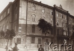 1900-1914, Lwów, Austro-Węgry.
 Ulica Teatralna, szyldy na budynku: 