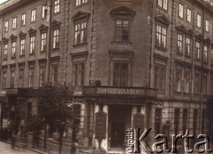 1900-1914, Lwów, Austro-Węgry.
 Ulica Jagielońska, szyldy nad wejściem do budynku: 