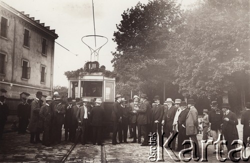 1900-1914, Lwów, Austro-Węgry.
 Ulica Teatyńska (?), otwarcie nowej linii tramwajowej.
 Fot. NN, zbiory Ośrodka KARTA, udostępnił Jurij Karpenczuk
   
