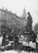 1900-1914, Lwów, Austro-Węgry.
 Grupa ludzi na ulicy.
 Fot. NN, zbiory Ośrodka KARTA, udostępnił Jurij Karpenczuk
   
