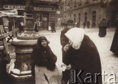 1900-1916, Lwów, Austro-Węgry.
Ludzie na ulicy.
Fot. NN, zbiory Ośrodka KARTA, udostępnił Jurij Karpenczuk
   
