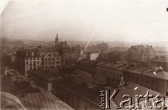Lata 20., Lwów, Polska.
 Fragment miasta, na pierwszym planie z prawej reklama żarówek firmy 