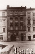 1910-1939, Lwów, Polska.
Kamienice przy Rynku, szyldy sklepów: 