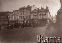 Po 1910, Lwów, Austro-Węgry.
Wschodnia pierzeja Rynku, z prawej tramwaj linii UL działającej od 1910 r., w głębi klasztor Karmelitów.
Fot. NN, zbiory Ośrodka KARTA, udostępnił Jurij Karpenczuk
   
