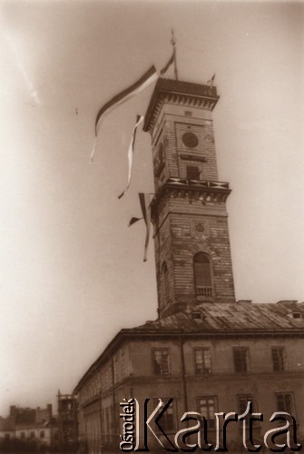 1920-1936, Lwów, Polska.
Flagi powiewające na wieży Ratusza.
Fot. NN, zbiory Ośrodka KARTA, udostępnił Jurij Karpenczuk
   
