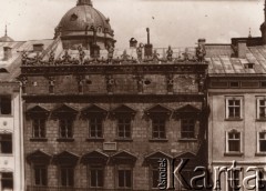 Przed 1914, Lwów, Austro-Węgry.
 Wschodnia pierzeja Rynku, Kamienica Królewska 