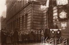 Przed 1926, Lwów, Polska.
Uroczystości z udziałem gen. Juliusza Tarnawy-Malczewskiego (stoi drugi od lewej).
Fot. NN, zbiory Ośrodka KARTA, udostępnił Jurij Karpenczuk
   
