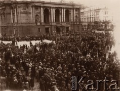 1933, Lwów, Polska.
Uroczystości przed Teatrem Wielkim.
Fot. NN, zbiory Ośrodka KARTA, udostępnił Jurij Karpenczuk
   
