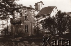 Przed 1939, Lwów, Polska.
 Willa w ogrodzie.
 Fot. NN, zbiory Ośrodka KARTA, udostępnił Jurij Karpenczuk
   
